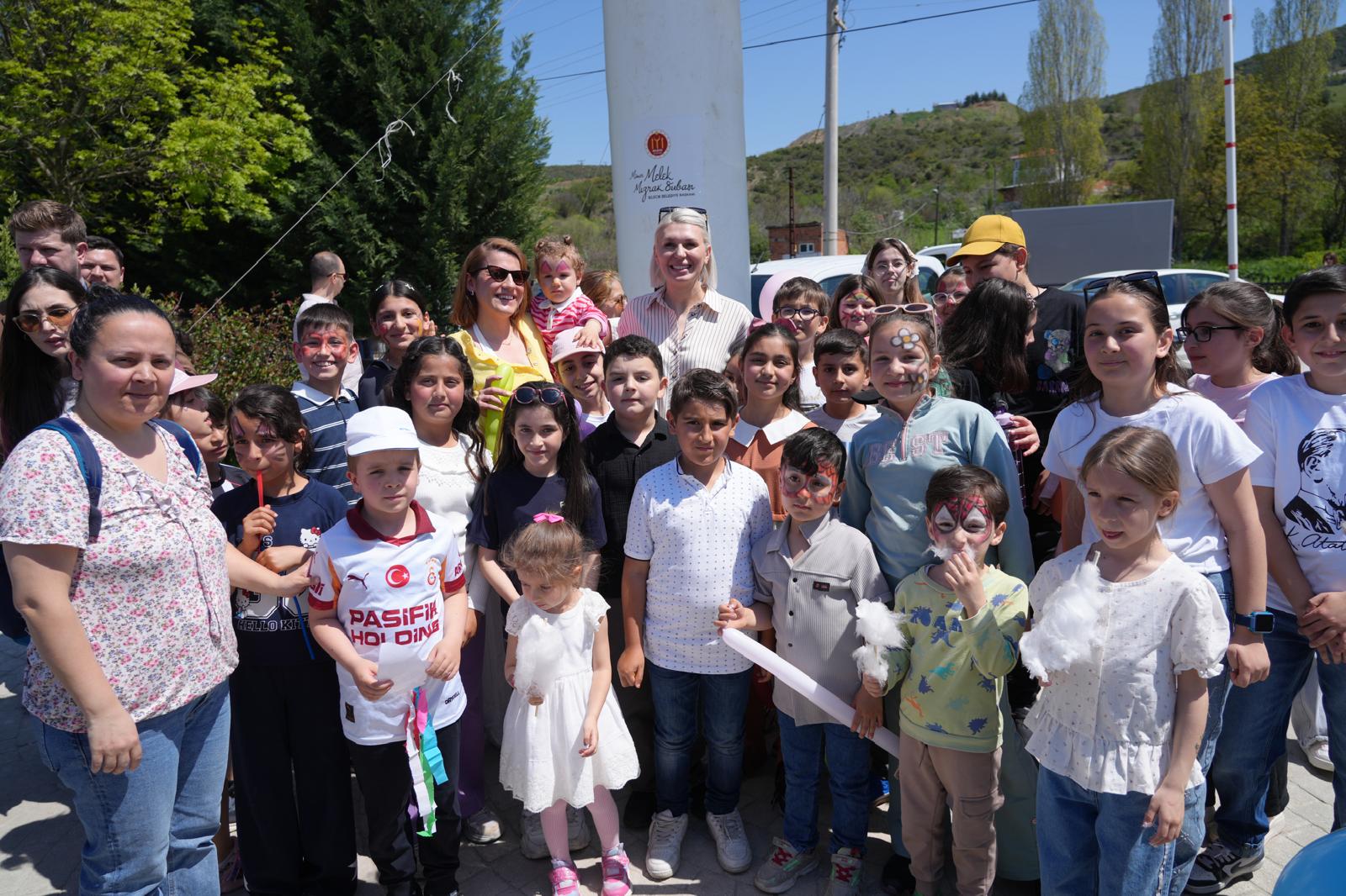 Bilecik Belediyesi Geleneksel 6. Çocuk Festivalinde Çocuklar Gönüllerince Eğlendi