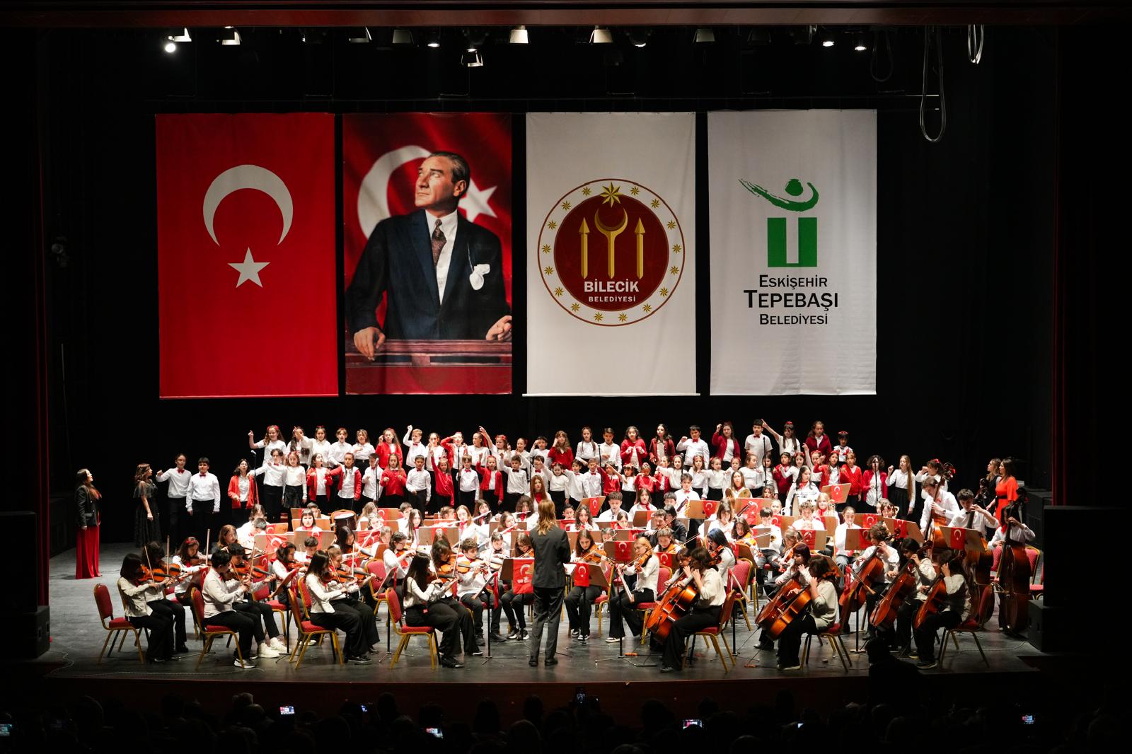 Çocuk Senfoni Orkestrası Konseri Ayakta Alkışlandı