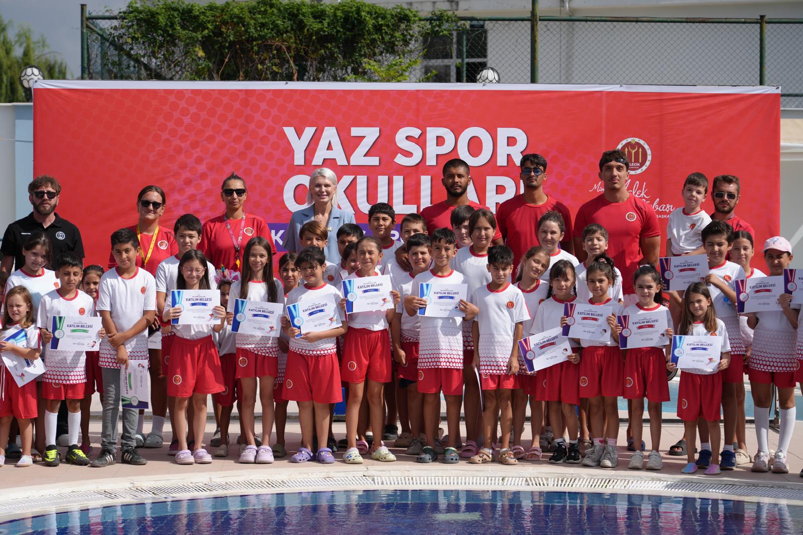 Başkan Subaşı Yaz Spor Okulları'nda Eğitim Alan Çocuklara Sertifikalarını Verdi